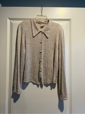 Vintage Textured Cream Button-Up Shirt in Excellent Vintage condition